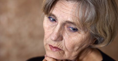 Choroba Alzheimera częściej dotyka kobiety
