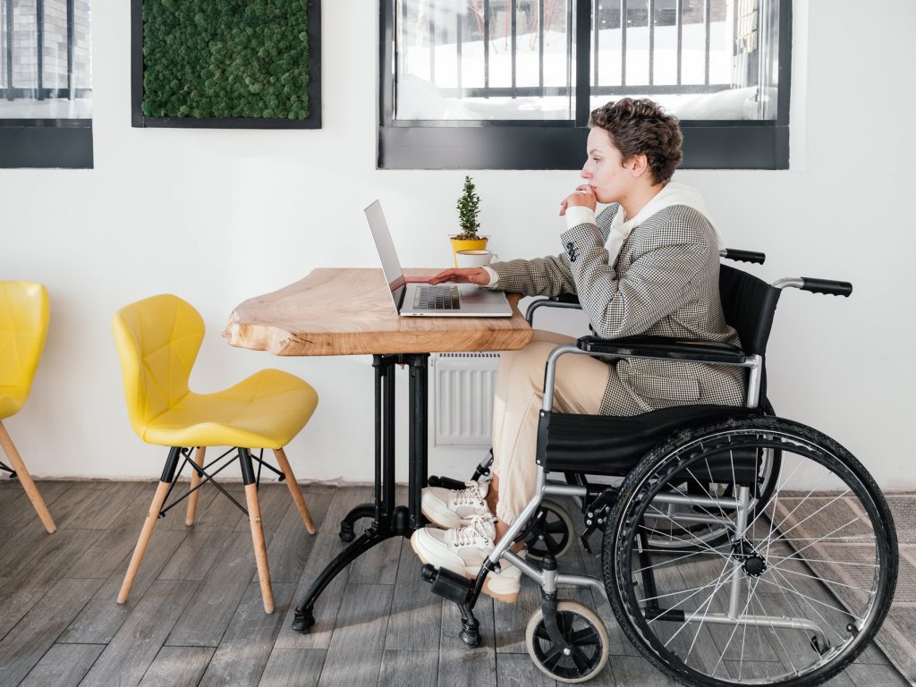 Technologia, która poprawia jakość życia osób niepełnosprawnych – przystawki do wózków inwalidzkich